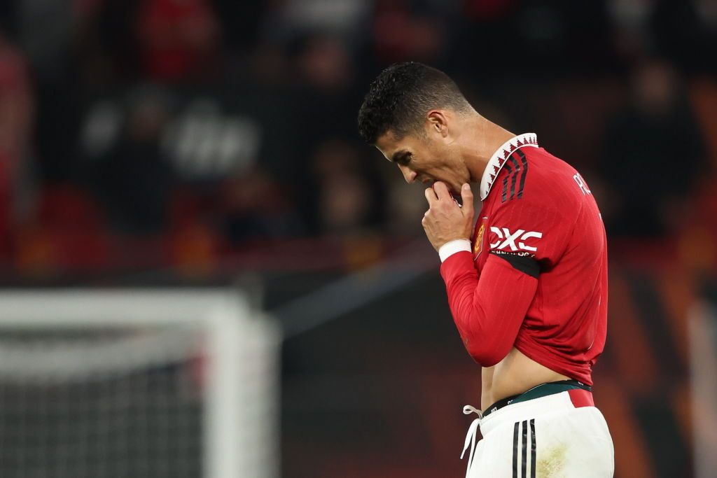 MANCHESTER, UNITED KINGDOM - SEPTEMBER 8:  (L-R) David de Gea of Manchester United, Antony of Manchester United, Diogo Dalot of Manchester United, Victor Lindelof of Manchester United, Casemiro of Manchester United, Fred of Manchester United, Christian Eriksen of Manchester United, Harry Maguire of Manchester United, m36, Tyrell Malacia of Manchester United, Chistiano Ronaldo of Manchester United one minute silence for Queen Elizabeth II of England during the UEFA Europa League   match between Manchester United v Real Sociedad at the Old Trafford on September 8, 2022 in Manchester United Kingdom (Photo by David S. Bustamante/Soccrates/Getty Images)