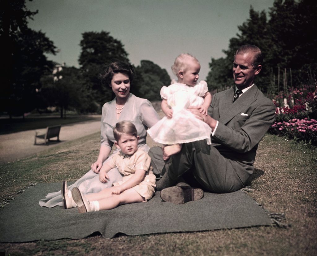 Masa Muda Ratu Elizabeth II Royal Family Picnicking at Balmoral