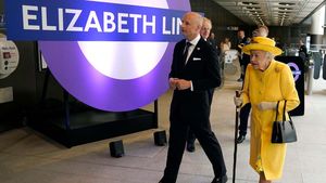 Mengenang Sang Ratu Saat Sidak Proyek Komuter Elizabeth Line