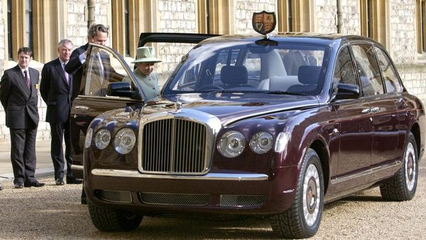 Ini Mobil Mewah yang Setia Menemani Ratu Elizabeth Bepergian