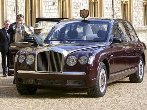 Ini Mobil Mewah yang Setia Menemani Ratu Elizabeth Bepergian