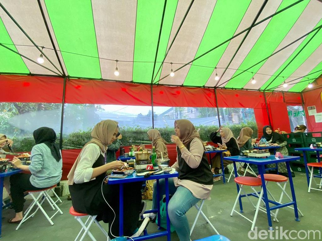 Viral Warung Makan Tenda Kaki Lima ala Korea di Bintaro, Ini Kisahnya