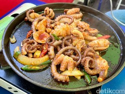 Nolda Pocha: Serunya Makan Gurita Pedas dan Soju 0% Alkohol di Warung Tenda ala Drakor