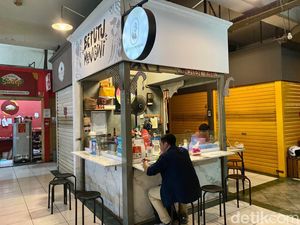 Di Pasar Santa Ada Sate Padang Legendaris hingga Kopi Susu Hits