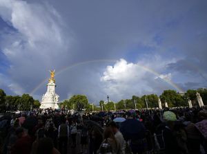 Pelangi di Istana Buckingham Sesaat Sebelum Ratu Elizabeth Meninggal Pelangi di Istana Buckingham Sesaat Sebelum Ratu Elizabeth Meninggal