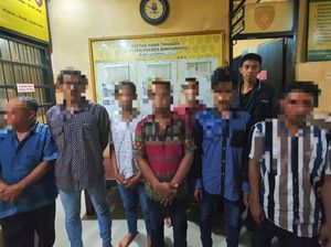 7 Petani di Banyuwangi Ditahan Diduga Lakukan Pembalakan Liar 7 Petani di Banyuwangi Ditahan Diduga Lakukan Pembalakan Liar