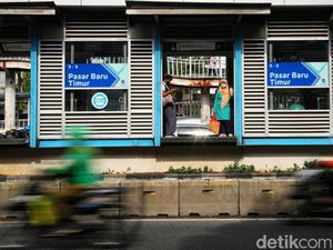 Ketahuan Mencopet di Halte TransJ Senen, 2 Pria Ditangkap Polisi