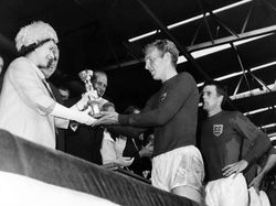 Memori Ratu Elizabeth II Saat Inggris Juara Piala Dunia