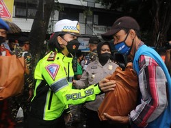 Polres Malang Berbagi Sembako ke Warga Terdampak Kenaikan BBM di 30 Polsek