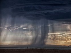 Mengenal Microburst, Fenomena Hujan Deras bak Air Terjun