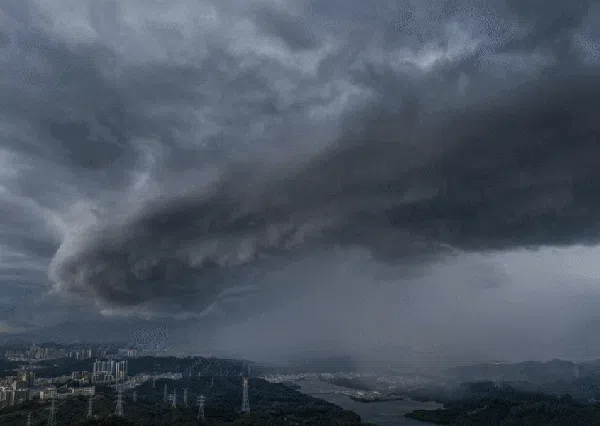 Potret Amukan Awan Badai yang Bikin Merinding