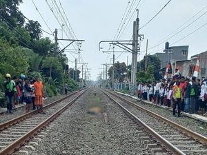 Tiba-tiba Lompat ke Tengah Rel, Pria di Jakbar Tewas Tertabrak KRL