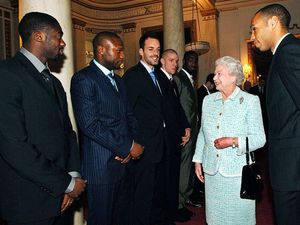 Momen Ratu Elizabeth dan Pesepakbola: Skuad Arsenal hingga Beckham