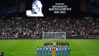 UEFA mengumumkan momen mengheningkan cipta sebelum laga-laga Liga Europa yang melibatkan tim-tim Britania Raya. (Foto: CameraSport via Getty Images/Rob Newell - CameraSport)