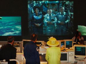 Ratu Elizabeth II dan Eksplorasi Luar Angkasa