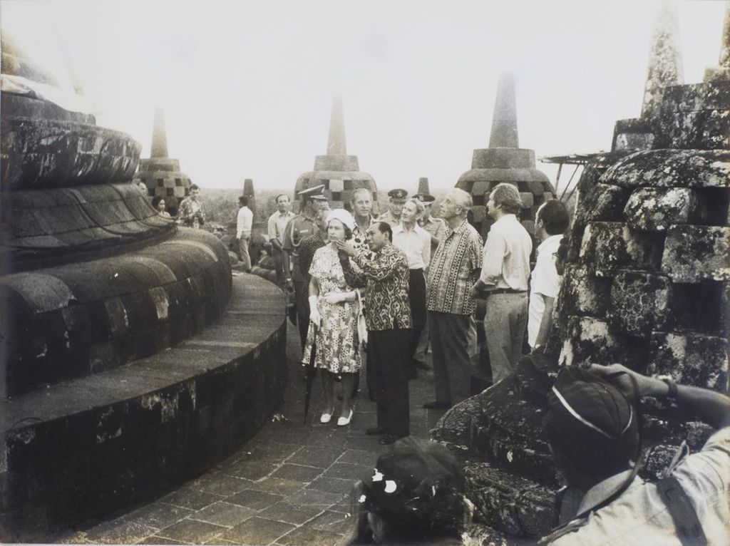 Potret Lawas Saat Ratu Elizabeth Kunjungi Candi Borobudur