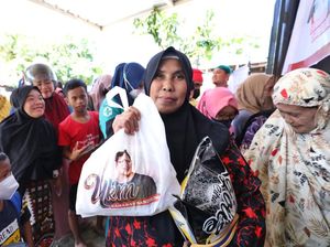 Harga BBM Naik, Relawan Sahabat Sandi Sinjai Gelar Bazar Sembako Murah