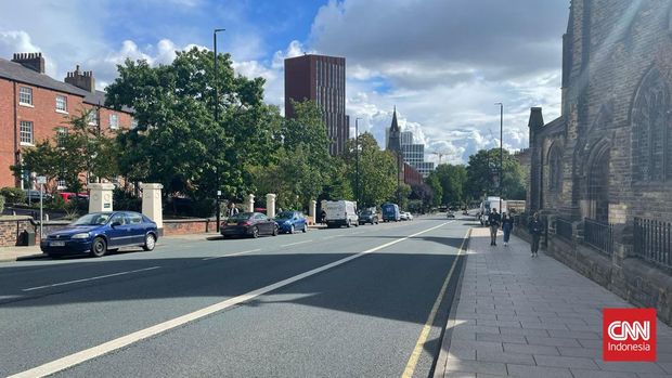 Suasana di dekat Universitas Becket Leeds usai ratu Elizabeth II meninggal, Jumat (9/9).