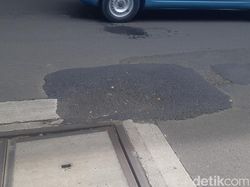 Bina Marga DKI Bakal Perbaiki Tambalan Jalan Tendean yang Sedikit Ambles