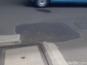 Bina Marga DKI Bakal Perbaiki Tambalan Jalan Tendean yang Sedikit Ambles Bina Marga DKI Bakal Perbaiki Tambalan Jalan Tendean yang Sedikit Ambles