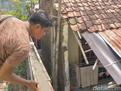 Soal Rumah Tertutup Tembok Tetangga Pekalongan, Lurah Ungkap Fakta Beda