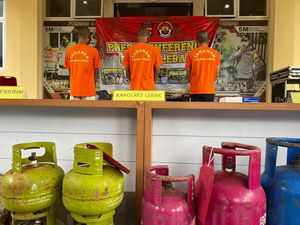 3 Pengoplos Elpiji Subsidi di Lebak Ditangkap, 307 Tabung Gas Disita 3 Pengoplos Elpiji Subsidi di Lebak Ditangkap, 307 Tabung Gas Disita