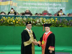 Kepala Kanwil DJP Raih Guru Besar Kehormatan dari Unissula Semarang