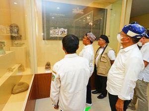 Ada Benda-Benda Kuno-Antik di Banyuwangi Antique Exhibition Ada Benda-Benda Kuno-Antik di Banyuwangi Antique Exhibition