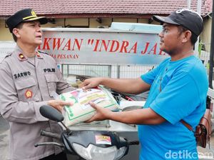 1 Ton Beras Dikucurkan ke Warga Terdampak Naiknya BBM di Mojokerto 1 Ton Beras Dikucurkan ke Warga Terdampak Naiknya BBM di Mojokerto