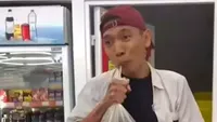 Kocak! 10 Cara Tak Terduga Minum Es Teh ala Netizen