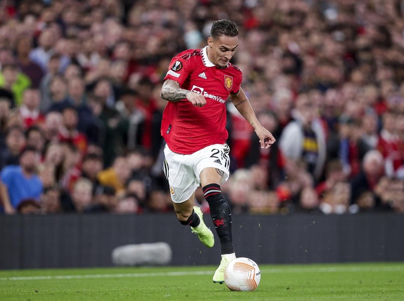 MANCHESTER, UNITED KINGDOM - SEPTEMBER 8: Antony of Manchester United during the UEFA Europa League   match between Manchester United v Real Sociedad at the Old Trafford on September 8, 2022 in Manchester United Kingdom (Photo by David S. Bustamante/Soccrates/Getty Images)