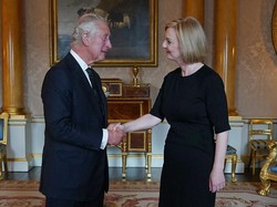 Momen Pertemuan Perdana PM Baru Inggris-Raja Charles III di Buckingham