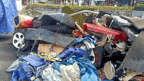 Bus pariwisata menabrak empat kendaraan di turunan pasar kertek wonosobo enam orang tewas sabtu 1092022 169