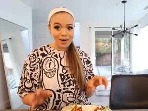 Mencoba Diet ala Kim Kardashian, Wanita Ini Bilang Kurang Asupan Kalori Mencoba Diet ala Kim Kardashian, Wanita Ini Bilang Kurang Asupan Kalori