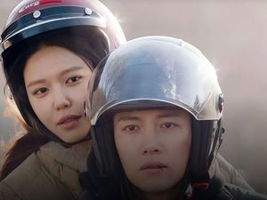 Pakai Helm saat Hujan, Lebih Baik Kaca Dibuka atau Ditutup?