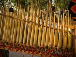 40 Lagu Daerah di Indonesia, Lengkap Lirik dan Asalnya