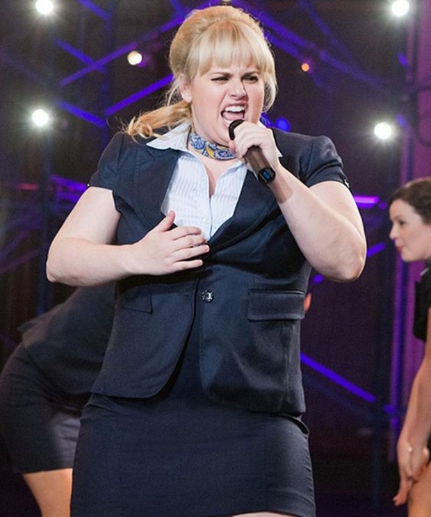 Ilutrasi Fat Amy Pitch Perfect/ Foto: Pinterest.com/ Refinery29 Gambaran Rebel Wilson yang memerankan karakter sebagai Fat Amy dalam film Pitch Perfect