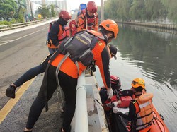 Sopir Tabrak Lansia hingga Jatuh ke Kali di Tol Jelambar Jadi Tersangka!