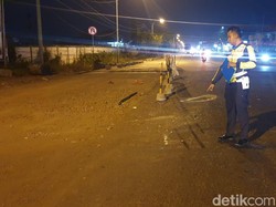 Pengendara Motor di Gresik Tewas Tabrak Rambu Peringatan-Diserempet Truk