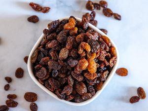 Kismis Terbuat dari Apa? Simak Cara Membuat dan Manfaatnya Kismis Terbuat dari Apa? Simak Cara Membuat dan Manfaatnya