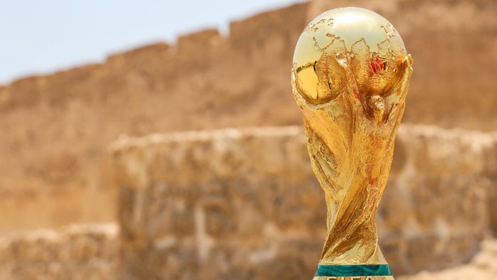 MUHARRAQ, BAHRAIN - JUNE 04: The World Cup Trophy is brought to Arad Castle within the 2022 FIFA World Cup Trophy Tour by former Brazilian football player Juliano Belletti in Muharraq, Bahrain on June 04, 2022. (Photo by Ayman Yaqoob/Anadolu Agency via Getty Images)