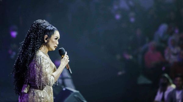 Melihat Lagi Konser 40 Tahun Berkarya Vina Panduwinata