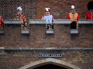 Penetapan Raja Charles III Diumumkan ke Publik, Disambut Trompet-Meriam