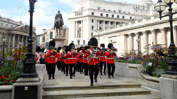 Guards march to attend the City Proclamation of Britain's King Charles, following the passing of Britain's Queen Elizabeth, at the Royal Exchange in the City of London, Britain, September 10, 2022. REUTERS/Toby Melville/Pool