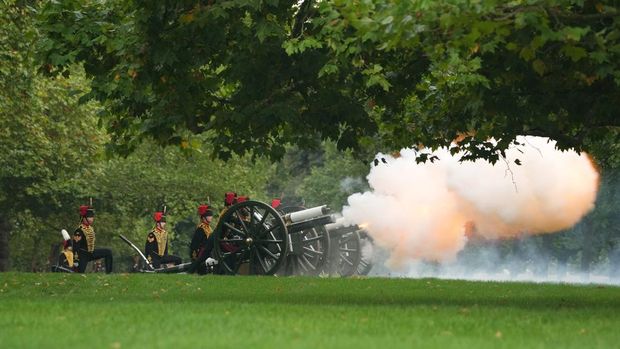 A gun salute is fired for Britain's King Charles, following the passing of Britain's Queen Elizabeth, in London, Britain, September 10, 2022. REUTERS/Maja Smiejkowska