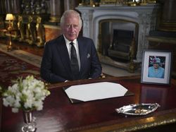 Pidato Perdana Raja Charles III, Ungkap Cinta kepada Ratu Elizabeth II