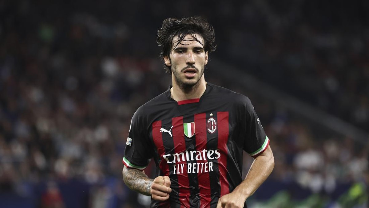 Sandro Tonali dijual AC Milan ke Newcastle United. (Foto: AC Milan via Getty Images/Giuseppe Cottini)