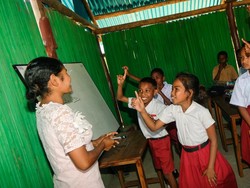 Semangat Anak-anak Pedalaman NTT Bersekolah Meski Fasilitas Terbatas