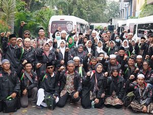 Pergi Umrah, Relawan Doakan Ganjar Pranowo Jadi Presiden Pergi Umrah, Relawan Doakan Ganjar Pranowo Jadi Presiden
