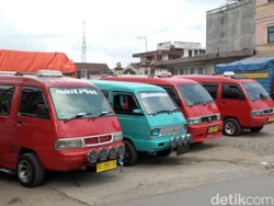 Curhat Sopir Angkot di Polman Hidup Makin Susah gegara Harga BBM Naik